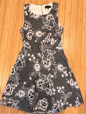 Trixxi Size 9 Juniors Black & White Floral Fit-and-Flare Dress with open back